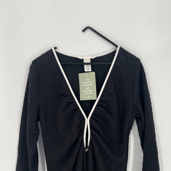 H&M Keyhole Detail Textured Boucle Deep V Long Sleeve Dress - Picture 2 of 6